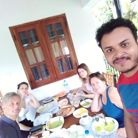 Autumn Home Stay Дамбула Екстериор снимка